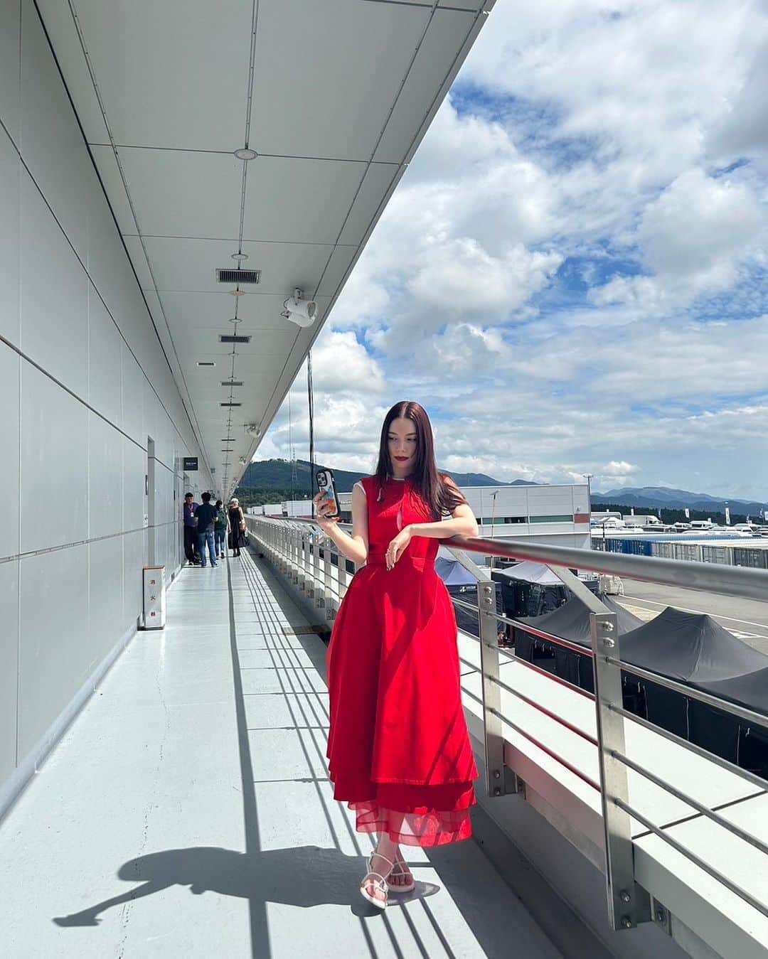 安田レイさんのインスタグラム写真 - (安田レイInstagram)「久しぶりの赤リップ。  スイッチ入りました🔥  Special red dress: @languageofflower_  jewelry: @blanciris_official  Styled by @izumimachino  makeup by @torivomit   #WEC #WECjp #WEC富士 #富士スピードウェイ　 #6HFuji #ToyotaGAZOORacing」9月11日 22時57分 - yasudarei