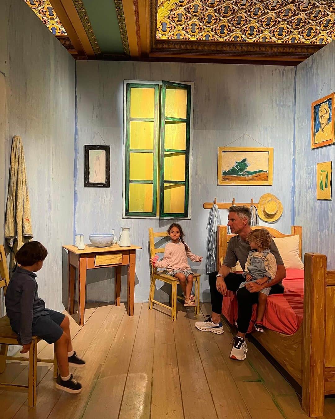 エマニュエラ・デ・パウラさんのインスタグラム写真 - (エマニュエラ・デ・パウラInstagram)「Beautiful Van Gogh exhibition… what a day! 💛🌻🥲」9月11日 22時58分 - emanueladepaula