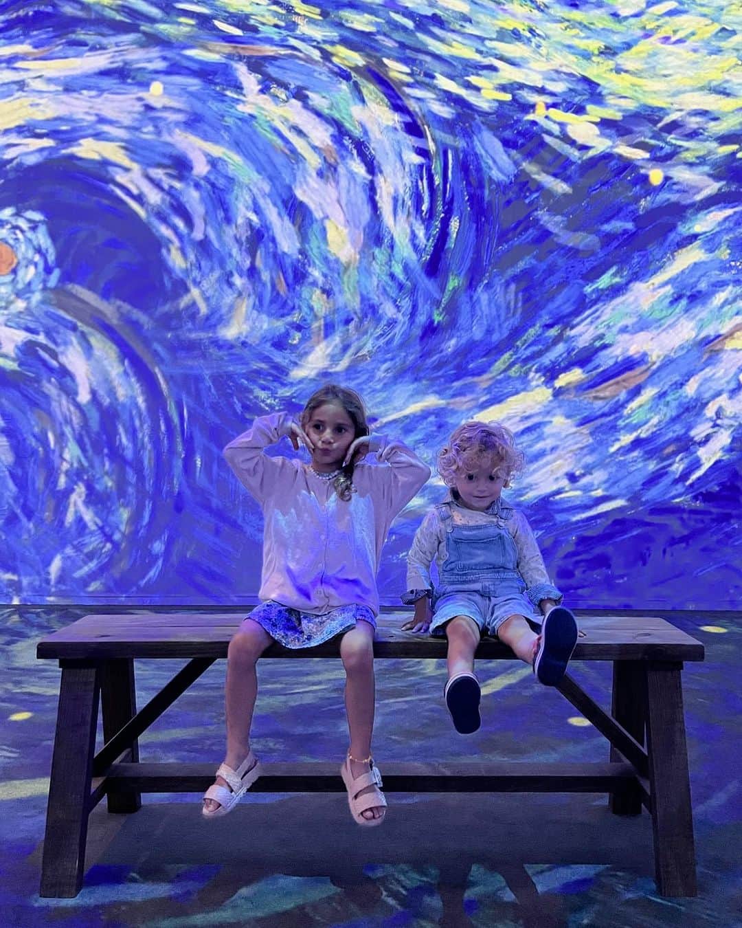 エマニュエラ・デ・パウラさんのインスタグラム写真 - (エマニュエラ・デ・パウラInstagram)「Beautiful Van Gogh exhibition… what a day! 💛🌻🥲」9月11日 22時58分 - emanueladepaula