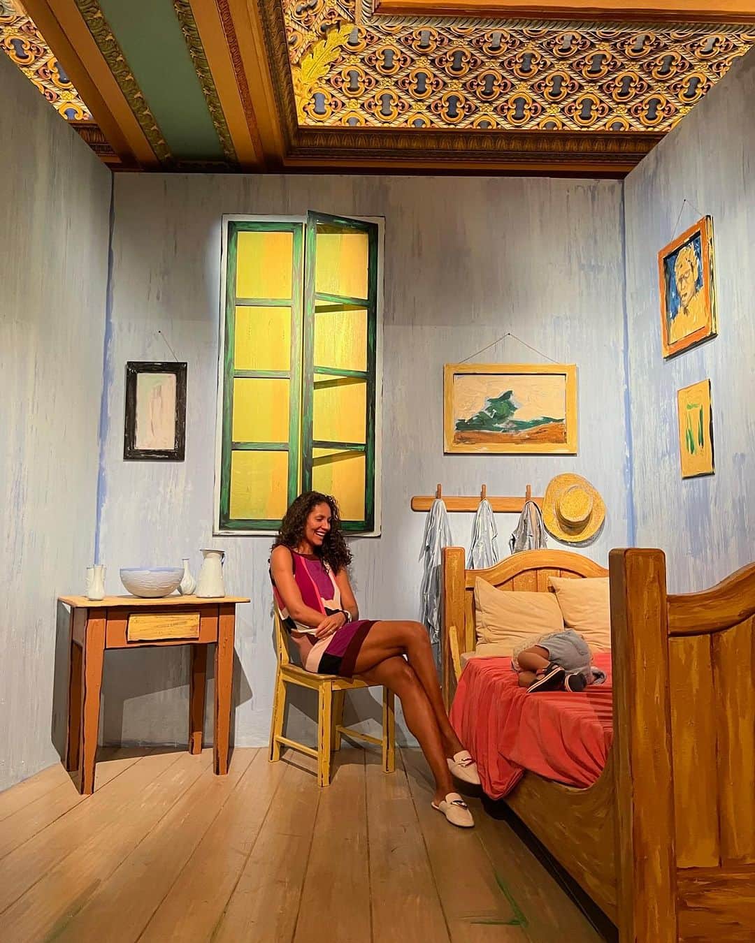 エマニュエラ・デ・パウラのインスタグラム：「Beautiful Van Gogh exhibition… what a day! 💛🌻🥲」