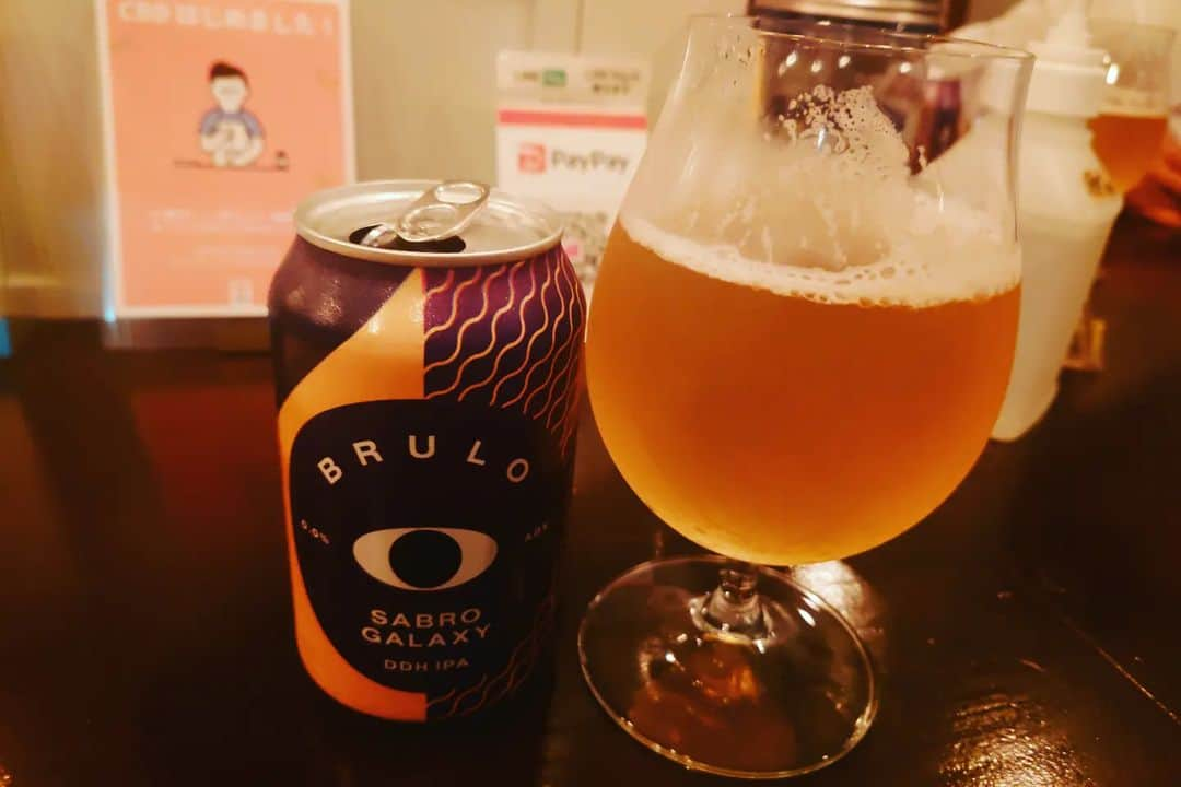 郷司利也子のインスタグラム：「ビールじゃないですよー ノンアルです！  Low Alcoholic Cafe MARUKU 東横線　学芸大学駅 ノンアルコール専門店です。  フルーティーで美味しかった。  私はお酒を全く飲まないので、会合は大体烏龍茶です。  飲まなくてもわりと楽しく生きてるので、このまま飲まないようにしようかなとも思ってます。  飲まない方が節約になりますからね笑  完全引退したら、どーなるか分かりませんけど😁  #ノンアルコール#お酒飲めない#学芸大学グルメ#プロボクサー#アスリート#アラフォーアスリート #女子アスリート#息抜き#ノンアルコールビール」