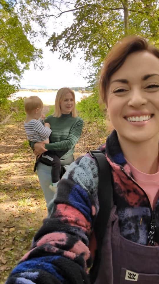 Rose Dixのインスタグラム：「#Ad Summer? Autumn? Either way we’re making the most of the weather while we can thanks to #SkyMobile! We love taking Ziggy out to explore ❤️he has such a sense of adventure already! With Sky Mobile we never have to worry about losing signal or running out of data when we’re lost! 🤣 With 99% network coverage at least I know we can stay connected. There are so many reasons to switch! So thanks @Sky_UK for helping us make #SkyMobileMemories 🥰☀️🍃」