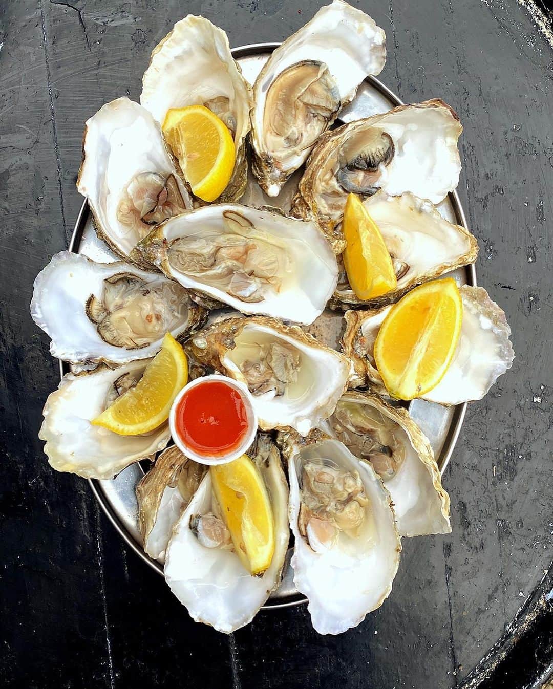ナイジェラ・ローソンさんのインスタグラム写真 - (ナイジェラ・ローソンInstagram)「Lunches last week at @the_oyster_shed_skye: hot-smoked salmon and chips, lobster and chips, garlic prawns and chips; and a return visit for those magnificent oysters (pic 2). I’ve never had oysters that tasted as much of the sea as these! Normally, I prefer oysters just as they are, not even with a spritz of lemon, but the vinegary hot sauce here went so well with the intense saltiness of these oysters  #skye #isleofskye #isleofskyeofficial #scotland #oystershed #oystershedskye」9月11日 23時21分 - nigellalawson
