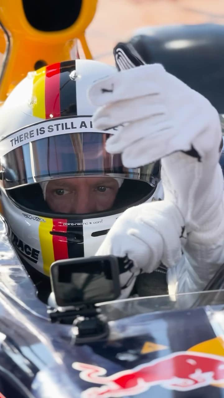 F1のインスタグラム：「Seb gets behind the wheel of an F1 car again 🤩  Vettel was reunited with his 2011 title-winning Red Bull RB7 at the Formula Nurburgring event over the weekend 😍  #F1 #Formula1 @redbullracing @sebastianvettel」