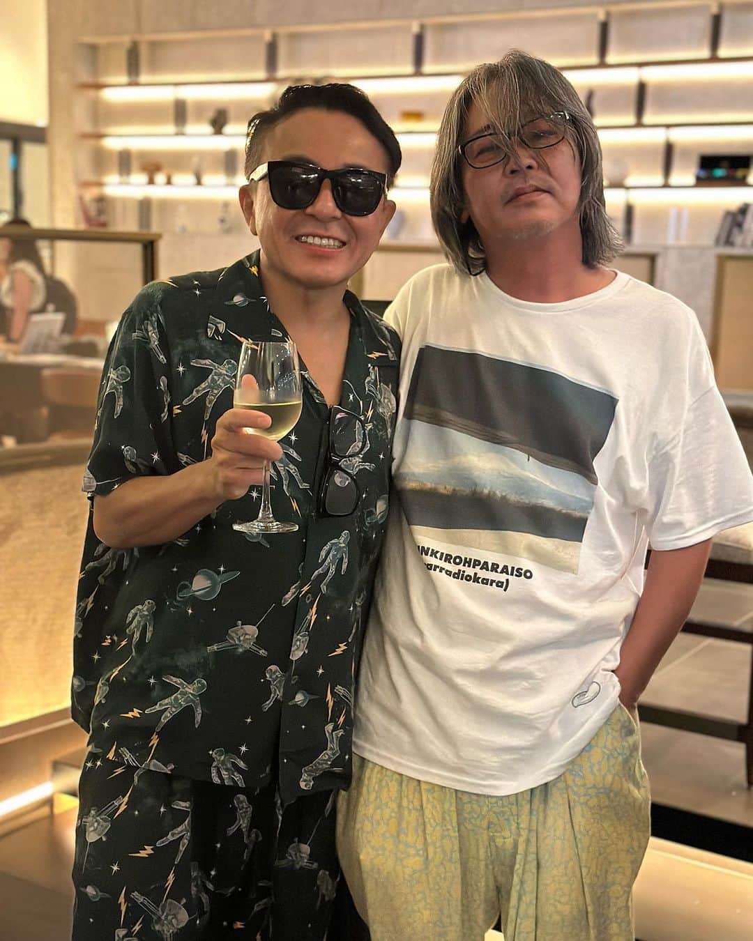 冨沢ノボルのインスタグラム：「岡沢 くんに 誘って頂き 行ってきました‼️ 素敵だった❤️  #岡沢高宏  @sanaimasafumi  @taka_komatsu  @tkklab  @pmken  @i.am.not.noboru   【主催】 STRAYM ART AND CULTURE  【開催（展示）場所】 新宿歌舞伎町タワー内5階「EXSTION GALLERY」 東京都新宿区歌舞伎町 1-29-1  【開催日】 2023年9月10日(日)  【開催時間】 EXHIBITION PARTY 18:00-21:00  【作品参加フォトグラファー】 高橋恭司／藤代冥砂／新田桂一P.M.KEN ／高木康行／佐内正史」
