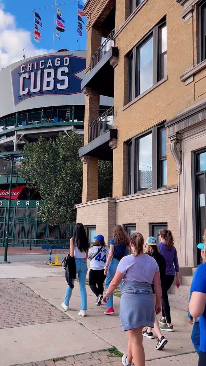 シカゴ・カブスのインスタグラム：「We loved getting to partner with @cubscharities for a walk around Wrigleyville and this year add in a group outing to an afternoon game! ⚾️  Cubs Charities is committed to improving the lives of underserved youth, adults, and families in the Chicagoland area by providing opportunities allowing them to thrive and succeed. They have offered our group a $5 discount to the Race to Wrigley 5K happening on September 30th! Use the code CGWWcomp when registering! 🩵」