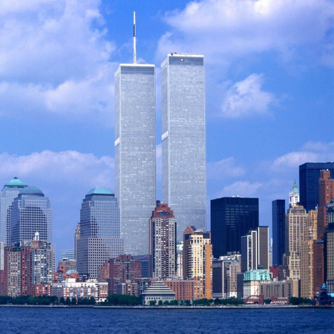 メイム・ビアリクのインスタグラム：「I was in college when 9-11 changed the world as we know it. I will never forget that day. On this day I try to remember the lessons we learned and the ones still yet to be learned.」