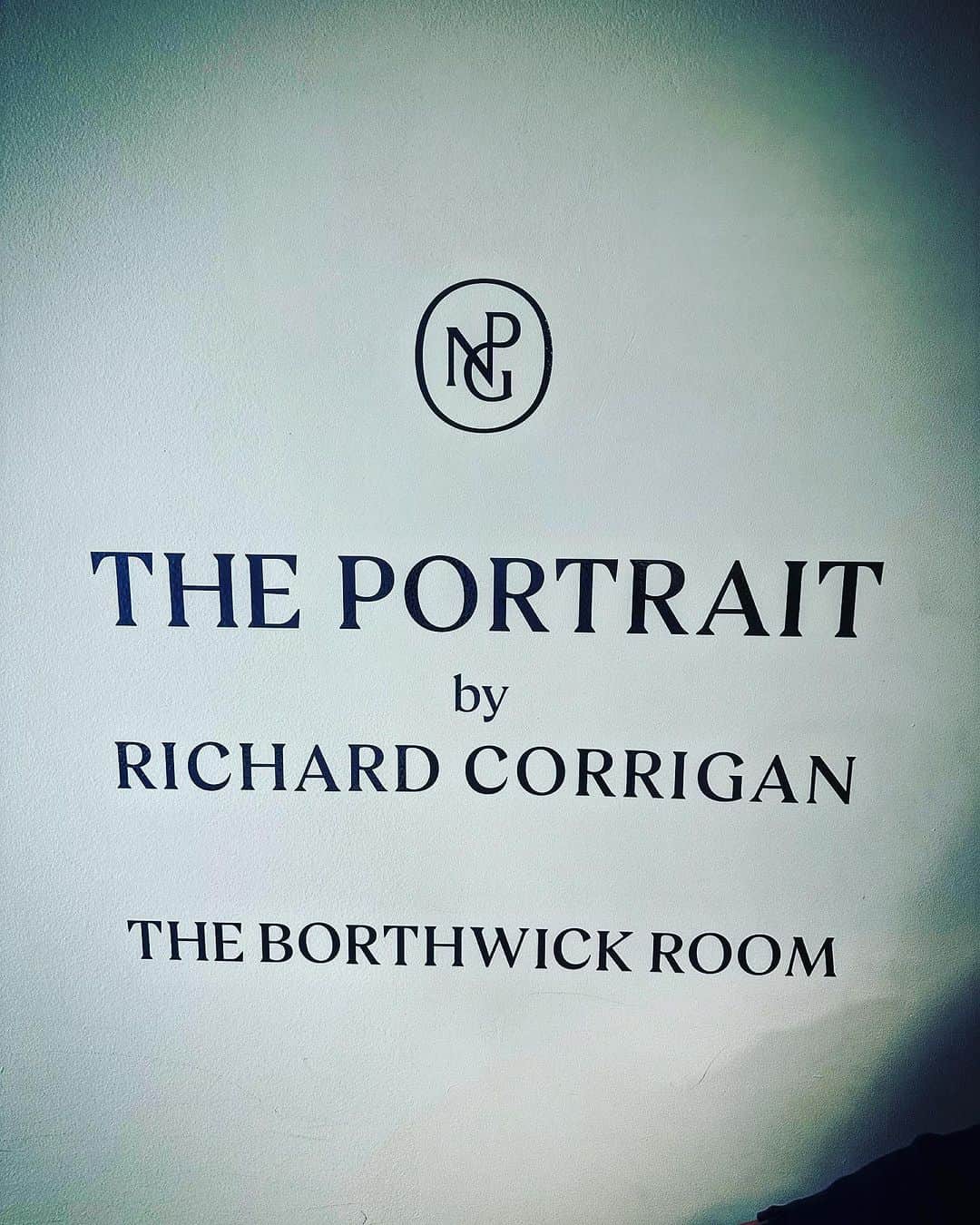 デビッド・モリシーのインスタグラム：「After the spectacular Paul McCartney exhibition @npglondonevents I had the most amazing lunch at the Newley opened @theportraitrestaurant on the 4th floor. Delicious food and stunning view over Trafalgar Sq.  Get down there!」