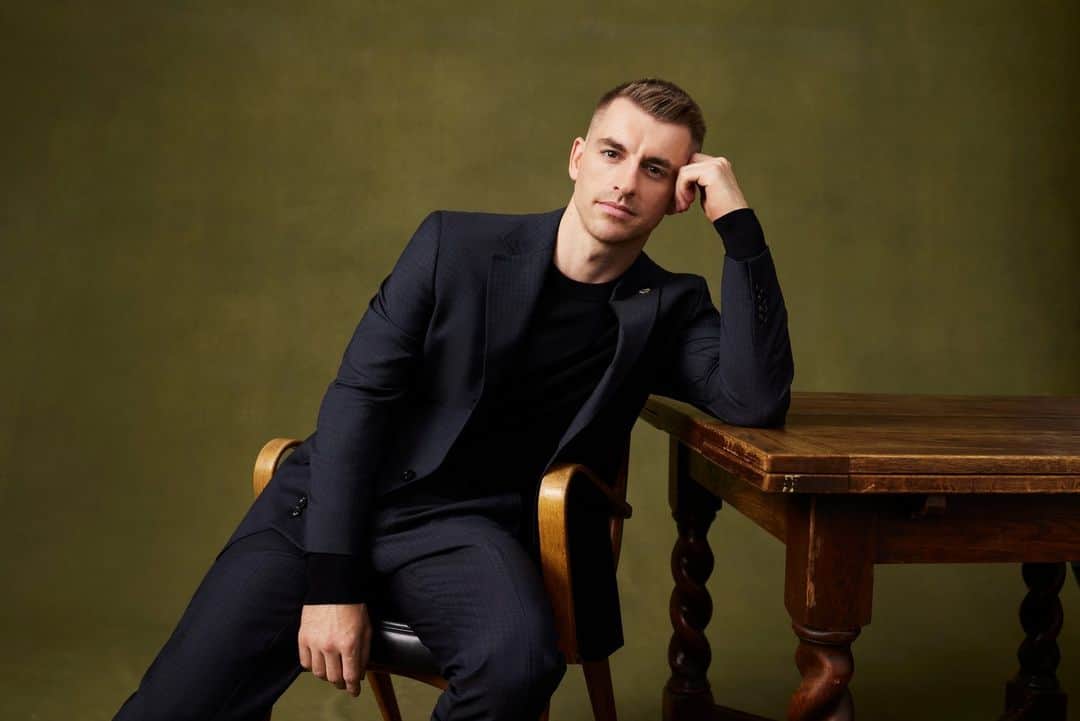 Ted Bakerさんのインスタグラム写真 - (Ted BakerInstagram)「Max (@maxwhitlock) chatted to us about dismissing thoughts of retirement after his win at the Tokyo Olympics. Having now found his passion for gymnastics again, and going for gold in Paris 2024, Max continues to stir together inspiration and determination in his Business Unusual. #TedBaker #BusinessUnusual  #CoffeeBreaks」9月12日 0時25分 - tedbaker