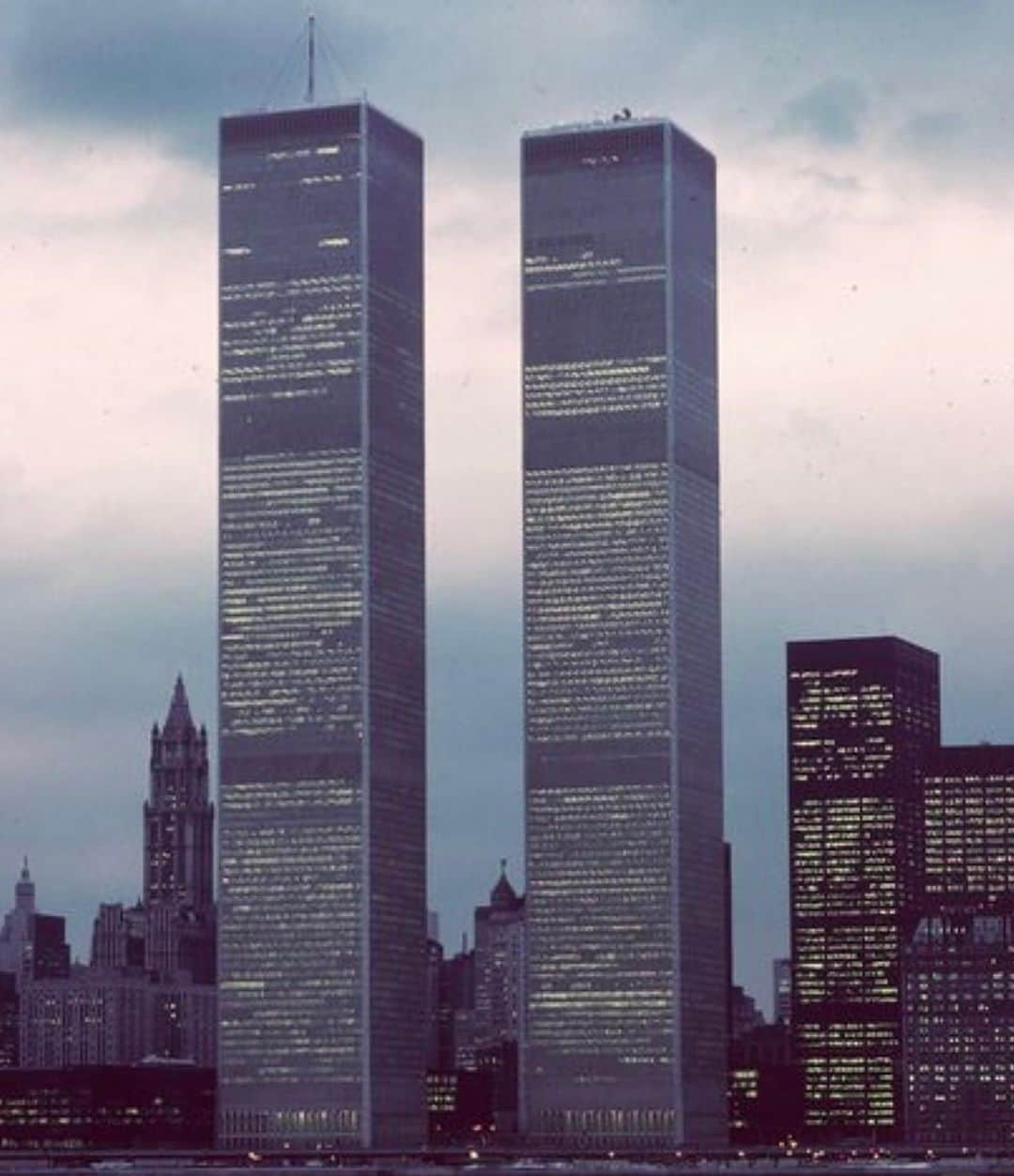 ケイティ・キャシディさんのインスタグラム写真 - (ケイティ・キャシディInstagram)「Reflecting & forever paying tribute to the lives altered ♥️ We will never forget #911 #WeRemember」9月11日 23時52分 - katiecassidy