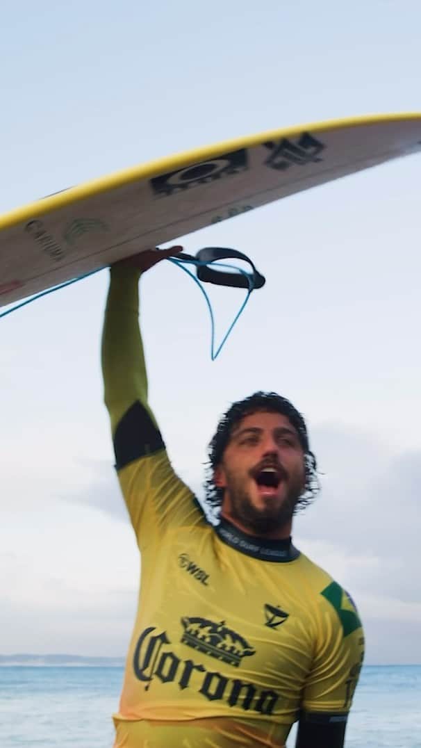 世界プロサーフィン連盟（WSL）のインスタグラム：「2x World Champion @filipetoledo. That’s got a good ring to it. @corona  Replay the entire #RipCurlWSLFinals now on worldsurfleague.com.」