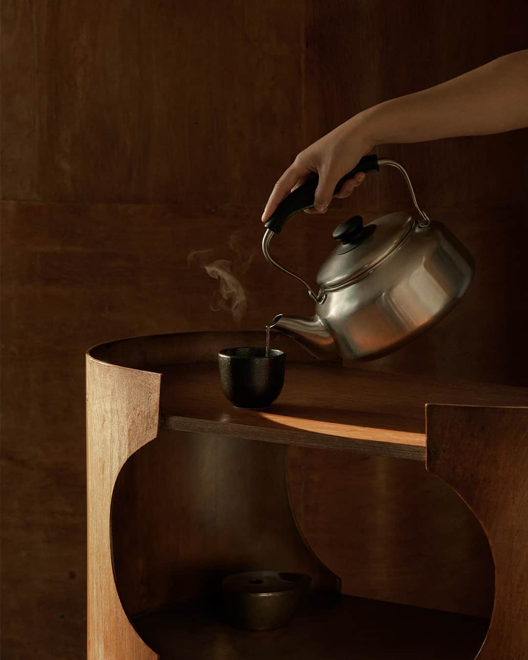 のインスタグラム：「A place like home.   While there may be no environment quite like one’s own space, in our stores we take cues from domestic activities to provide moments of tranquillity within the frantic cadences of the day. Methodically preparing a pot of herbal tea for visitors, having a comfortable chair and a book ready for those patiently tagging along, or even leaving out a bowl of cool water for befurred guests are all gestures drawn from the blueprint of home comforts.」