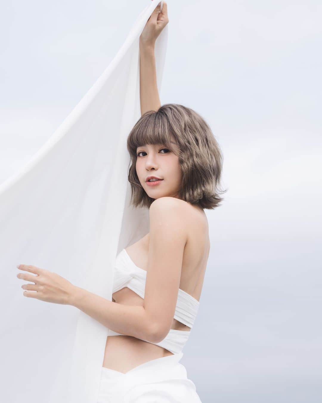 Miko Wongのインスタグラム：「thanks for all the love 💕  在寫真內頁裡我有寫了段文字 所謂成長，一半遺憾一半驚喜 上天在给我磨练的同时，也馈赠了我很多礼物 谢谢你们愿意陪着我长大  谢谢你们爱我 即使我不完美 让我可以保护好内心的小女孩  让她在这复杂世界长大的同时  依然保持着纯朴  謝謝在這期間認識到的新朋友 也遇到很多無條件的去幫助這小女孩  這些我都銘記於心🥹🥹🥹❤️ 《miko琪幻日記》的宣傳也告一段落了  接下來又是新的挑戰！ 跨出舒適圈開始總是會害怕  但我更想發掘自己更多的可能性 #neversaynever   我會好好用心學習 吸收 Fighting ！ ♾️️🙆🏻‍♀️🙆🏻‍♀️🙆🏻‍♀️」