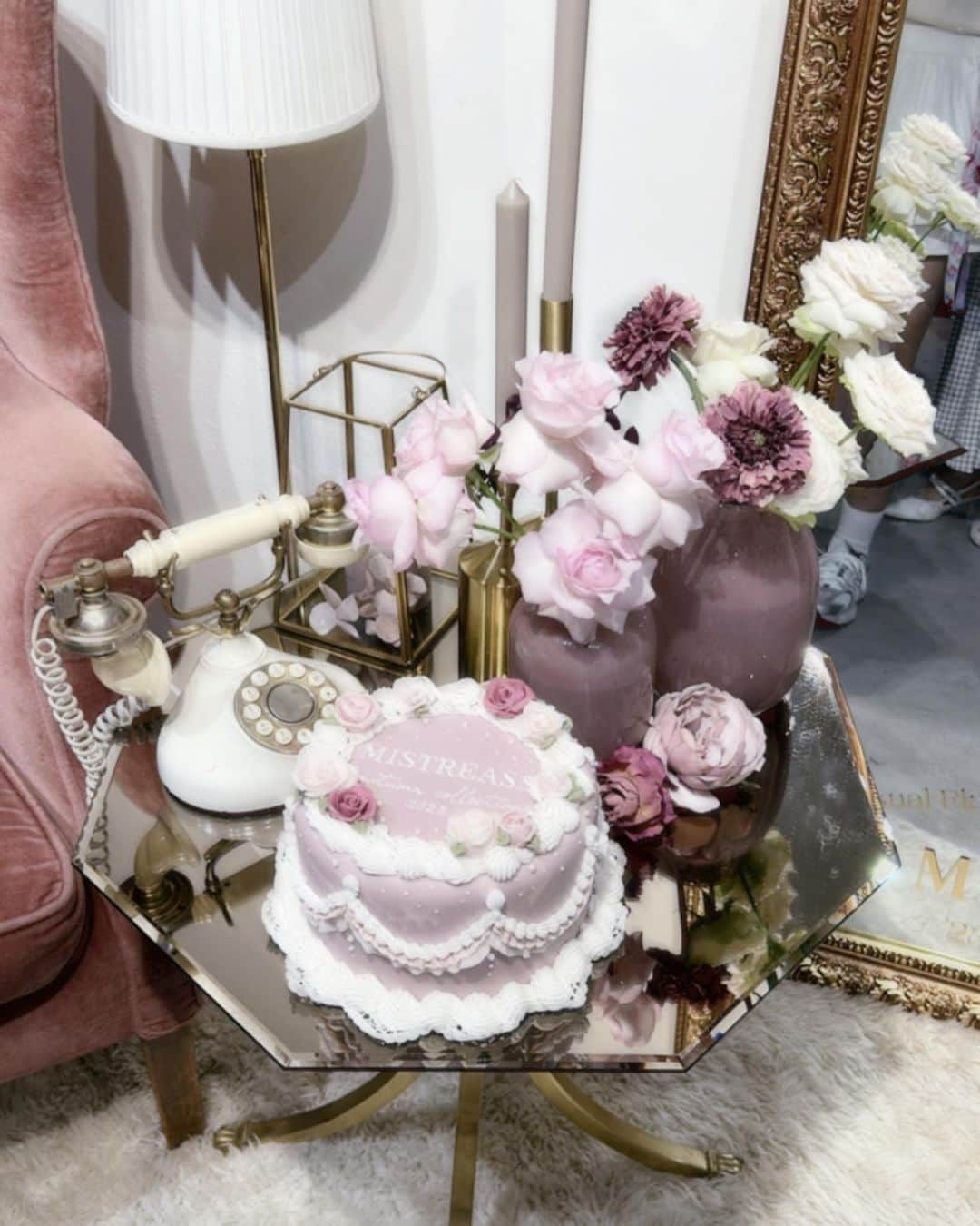 こはるさんのインスタグラム写真 - (こはるInstagram)「MISTREASSの展示会行ってきました🌸  三上悠亜ちゃんお顔が可愛すぎて顔面が暴力です(T . T) 可愛い御洋服を着てると自分に自信が付くし、可愛い女の子でいさせてくれるお洋服さんたち頼んだので届くのも冬が来るのも待ち遠しいです  ふゆ可愛い女の子になるんだ〜(T . T)」9月12日 0時11分 - __kohachang__