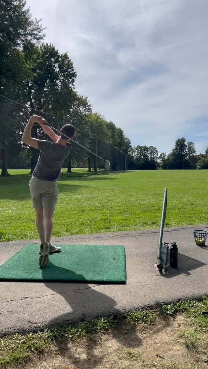エヴァン・ベイツのインスタグラム：「Hit the range this weekend ⛳️」