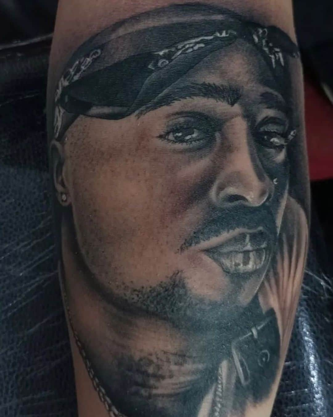 2Pacさんのインスタグラム写真 - (2PacInstagram)「1. @cheon_tattoos Toronto, Ontario 2. @mtattoo_granada Granada, Espana  3. @gitano_th_tattoo Montevideo, Uruguay  4. @minimal_tattoos_lyon Lyon, France 5. @tupac_walkoffamestar Hollywood, California」9月12日 0時17分 - 2pac