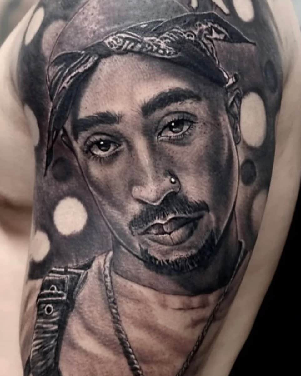 2Pacさんのインスタグラム写真 - (2PacInstagram)「1. @cheon_tattoos Toronto, Ontario 2. @mtattoo_granada Granada, Espana  3. @gitano_th_tattoo Montevideo, Uruguay  4. @minimal_tattoos_lyon Lyon, France 5. @tupac_walkoffamestar Hollywood, California」9月12日 0時17分 - 2pac