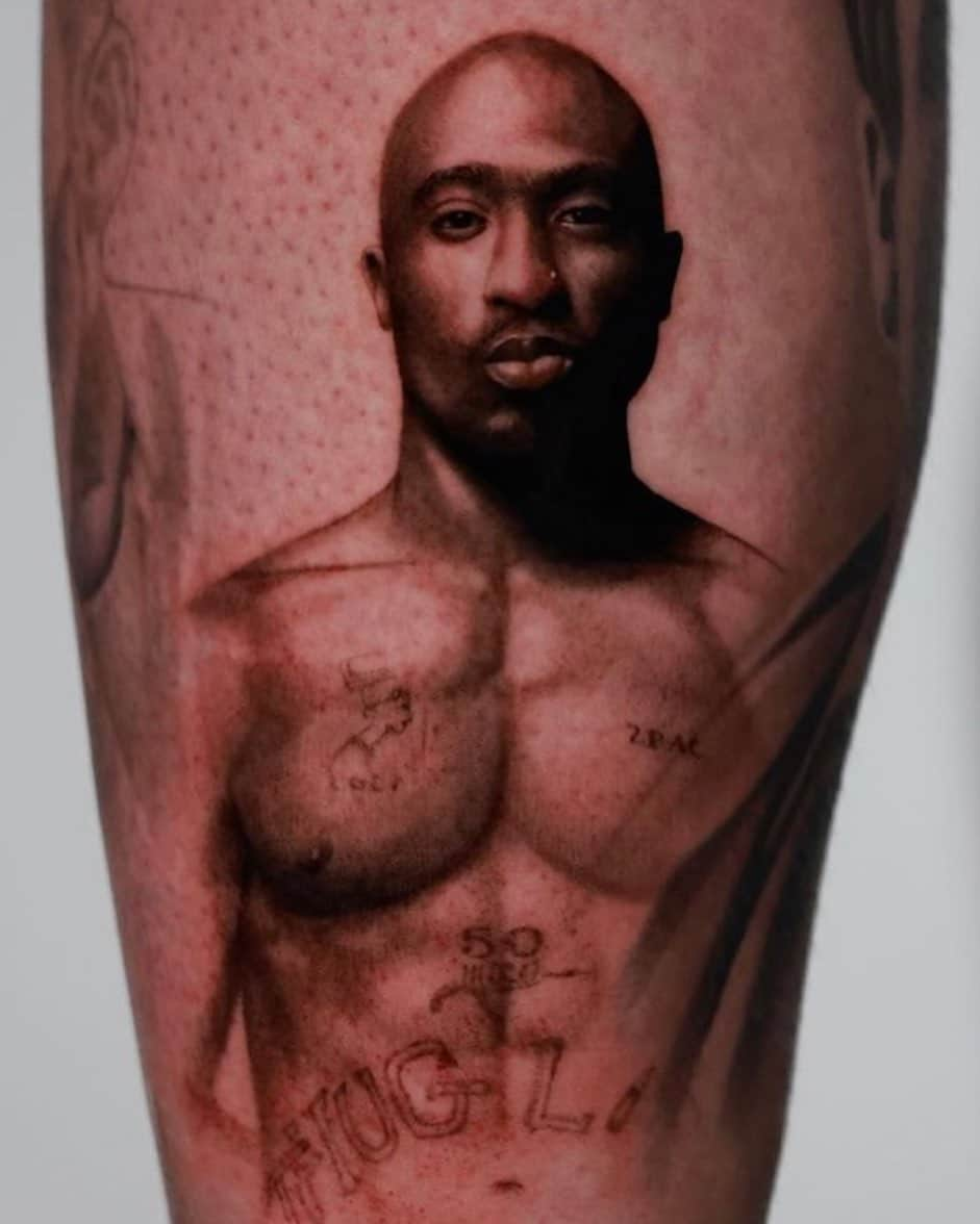 2Pacのインスタグラム：「1. @cheon_tattoos Toronto, Ontario 2. @mtattoo_granada Granada, Espana  3. @gitano_th_tattoo Montevideo, Uruguay  4. @minimal_tattoos_lyon Lyon, France 5. @tupac_walkoffamestar Hollywood, California」