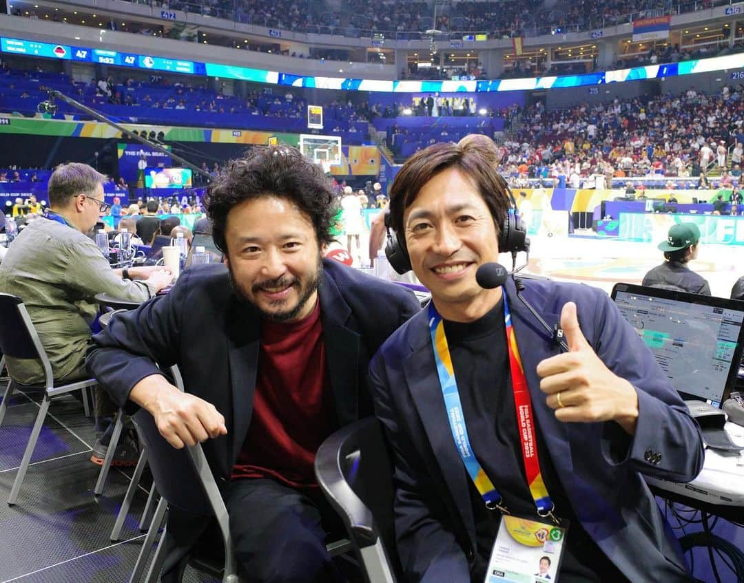 田中毅のインスタグラム：「. 決勝の放送席にて 解説をして頂いた田臥勇太選手と。 ワールドカップ、夢のような17日間でした。 しばらくはバスケロスになりそうだ・・🏀  あ、でも来月BリーグとNBA開幕か！楽しみは続く^ ^  #バスケットボール  #ワールドカップ  #決勝  #レジェンド  #田臥勇太 選手 #人柄も超一流 #fiba #fibawc」