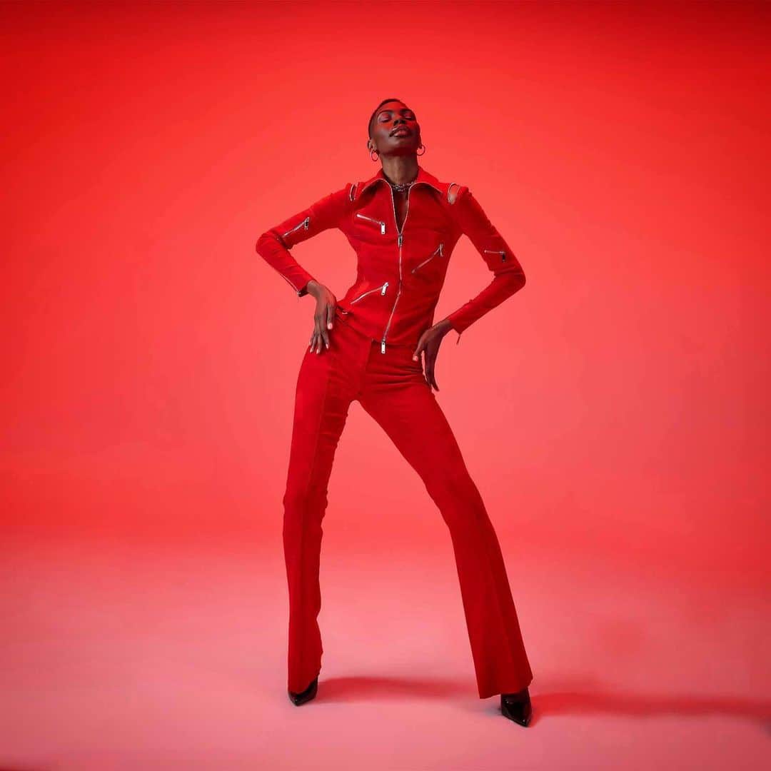 ジトロワのインスタグラム：「RED ON MY MIND I featuring our 'ZIPPY' jacket, and 'WOOD' trousers available on jitrois.com」