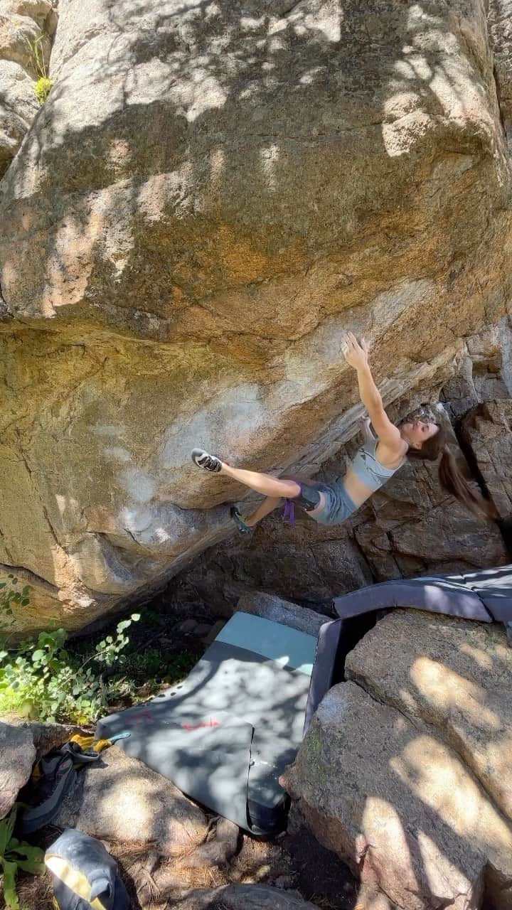 ペイジー・クラッセンのインスタグラム：「After nearly 10 years with @arjandekock, I’m finally embracing bouldering. The problem is, I’m just not as motivated to top a boulder as a sport climb. But on a recent day in the park, decided to channel our friend @gustav.paul and make individual moves the goal, instead of trying to take on the entire boulder. Found some psyche, and now I might even want to go finish it 😳  @lasportivana @maximropes @physivantage @kiltergrips」
