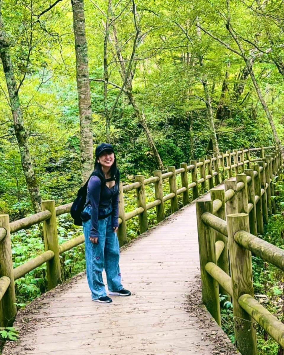七瀬りりこのインスタグラム：「緑の香りが好きなのです🌳  #いつかの写真」