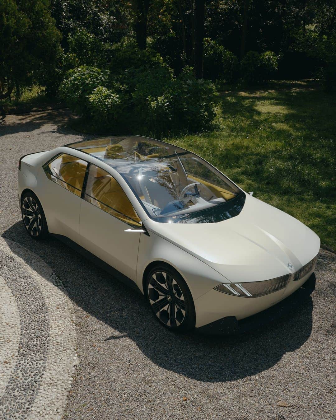 BMWさんのインスタグラム写真 - (BMWInstagram)「Departure into a new era of individual mobility. The BMW Vision Neue Klasse.  #NeueKlasse #IAA23 #THEVisionNeueKlasse #TheNeueNew」9月12日 1時00分 - bmw