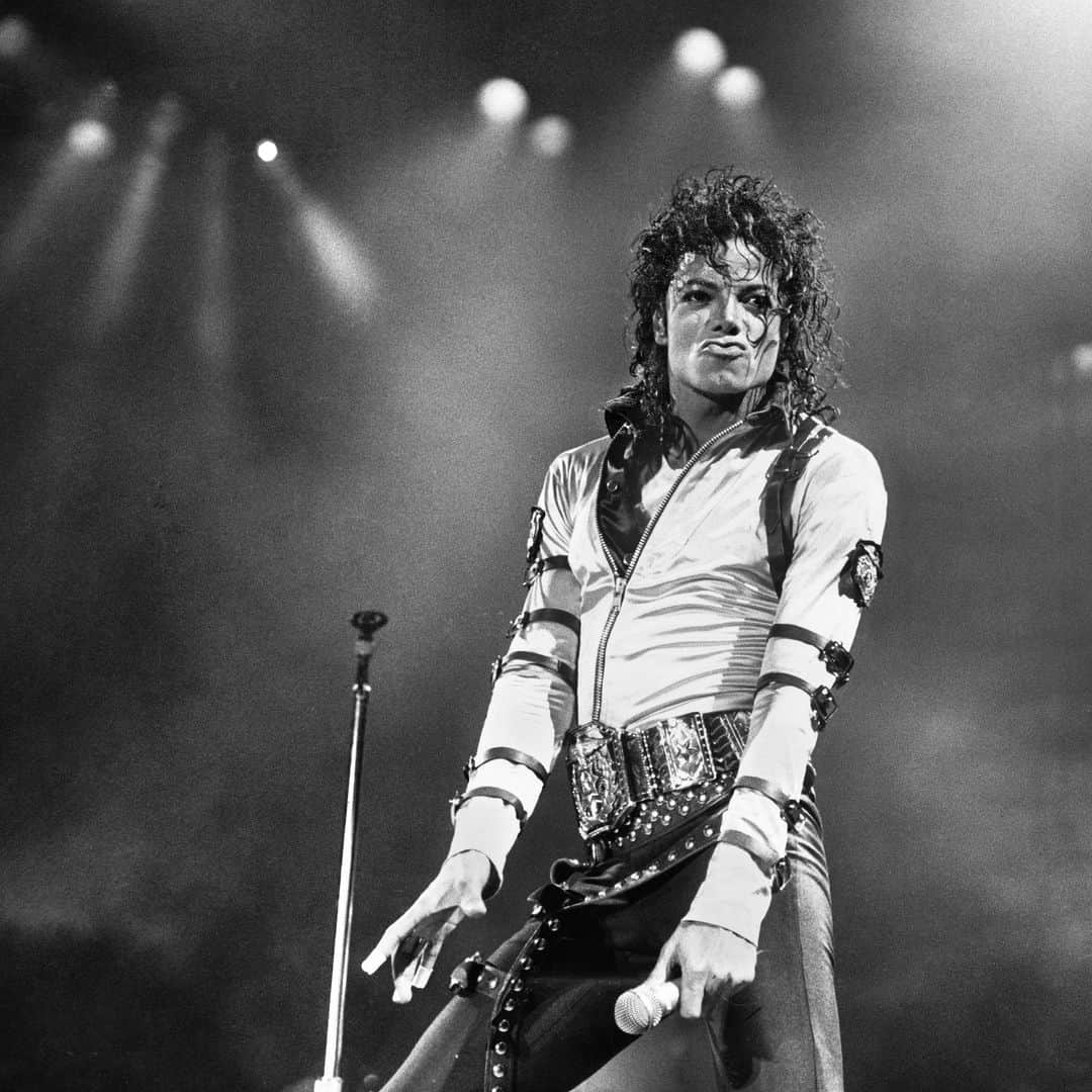 マイケル・ジャクソンのインスタグラム：「On this date in 1988, Michael concluded the European leg of the Bad Tour, his first solo world tour, with a performance in Liverpool, UK. An estimated 125,000 fans attended, the largest audience of the tour. The entertainment reporter from UK newspaper The Bootle Times wrote “I am still in shock from the best concert I’ve ever seen.”」