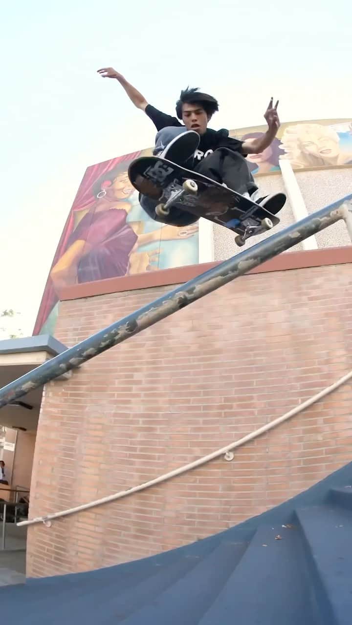 スラッシャーのインスタグラム：「💰 @kairi.netsuke collects from @jamiethomas at Hollywood High 📍 ROUGH CUT playing on our YouTube channel 📺」