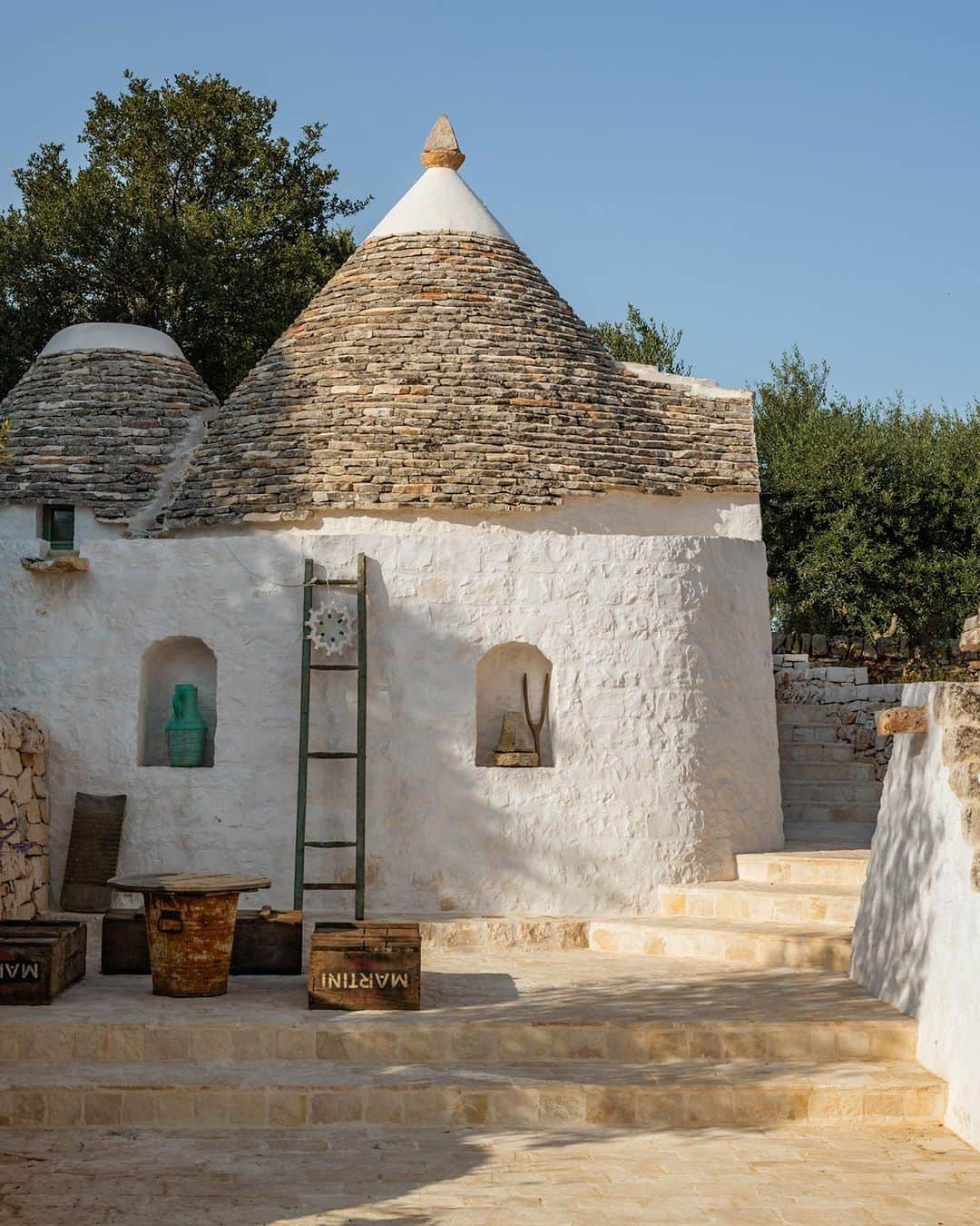 BEAUTIFUL HOTELSさんのインスタグラム写真 - (BEAUTIFUL HOTELSInstagram)「@rooshazeveld shows us the pure elegance of Dimora Iconica in picturesque Puglia, Italy! 🇮🇹  Trulli were typically constructed using limestone and other locally sourced materials, making them sustainable and environmentally friendly for their time - the thick stone walls make them naturally energy-efficient. 🪨 Utilizing these historic buildings, Dimora Iconica effortlessly blends history and modern luxury, making every stay a true Italian fairytale. 🌿  📽 @rooshazeveld 📍 @dimora_iconica, Locorotondo, Puglia, Italy 🎶 Austin Farwell - New Home (Slowed)」9月12日 1時01分 - beautifulhotels