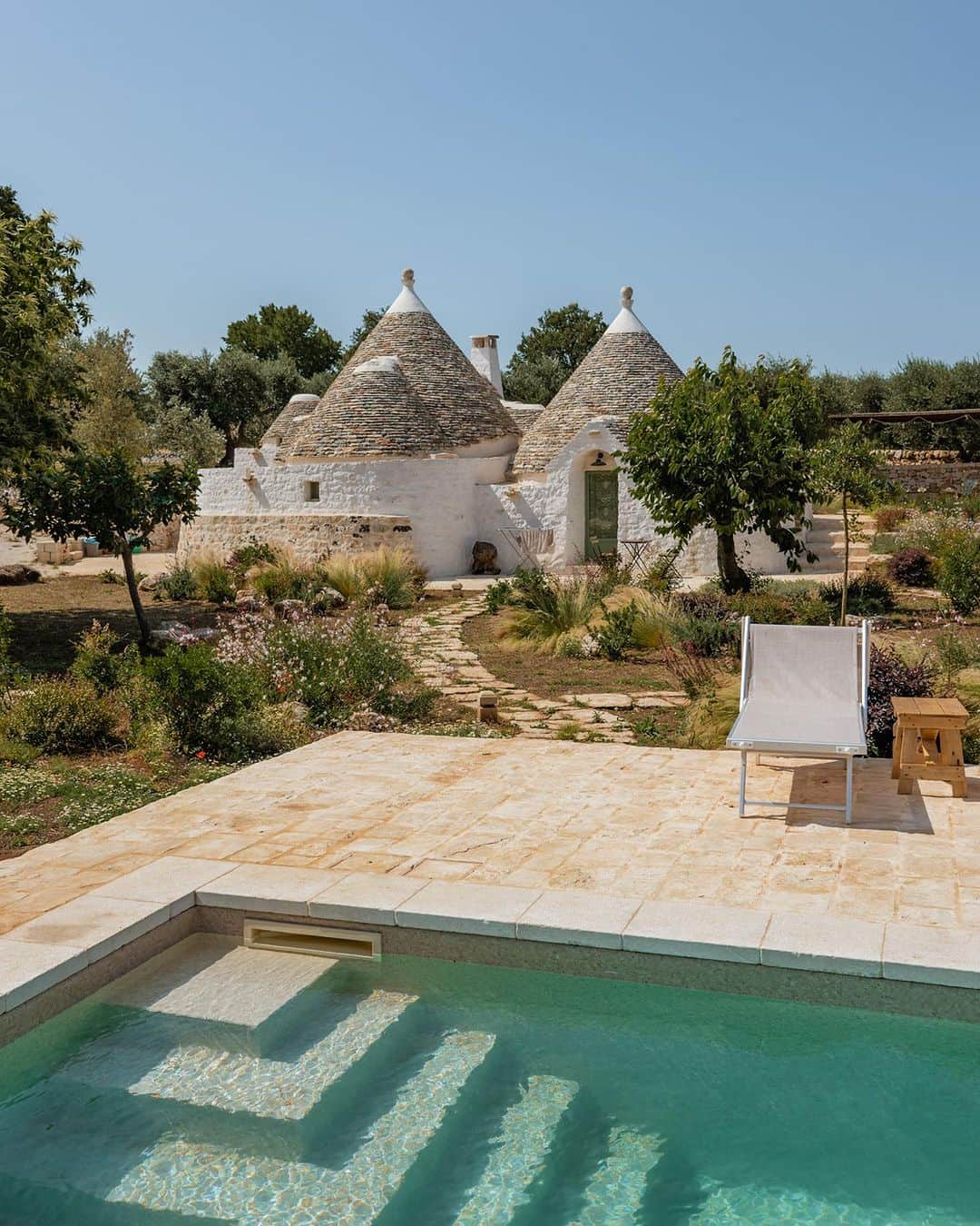 BEAUTIFUL HOTELSのインスタグラム：「@rooshazeveld shows us the pure elegance of Dimora Iconica in picturesque Puglia, Italy! 🇮🇹  Trulli were typically constructed using limestone and other locally sourced materials, making them sustainable and environmentally friendly for their time - the thick stone walls make them naturally energy-efficient. 🪨 Utilizing these historic buildings, Dimora Iconica effortlessly blends history and modern luxury, making every stay a true Italian fairytale. 🌿  📽 @rooshazeveld 📍 @dimora_iconica, Locorotondo, Puglia, Italy 🎶 Austin Farwell - New Home (Slowed)」