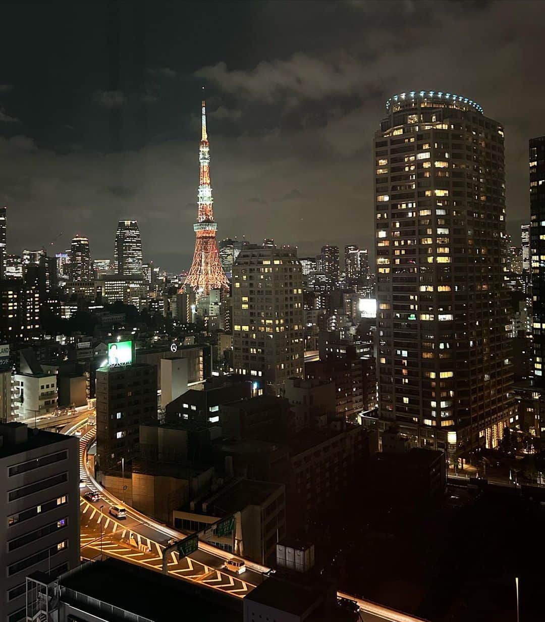 中岡由佳さんのインスタグラム写真 - (中岡由佳Instagram)「❇︎ 東京タワーのライトアップ🗼✨ 20時からはインフィニティ・ダイヤモンドヴェール。 放つ光が美しい東京の夜景。  #tokyotower #東京タワー #nightview #夜景 #tokyo #東京 #japan #日本」9月12日 1時04分 - yuka_nakaoka