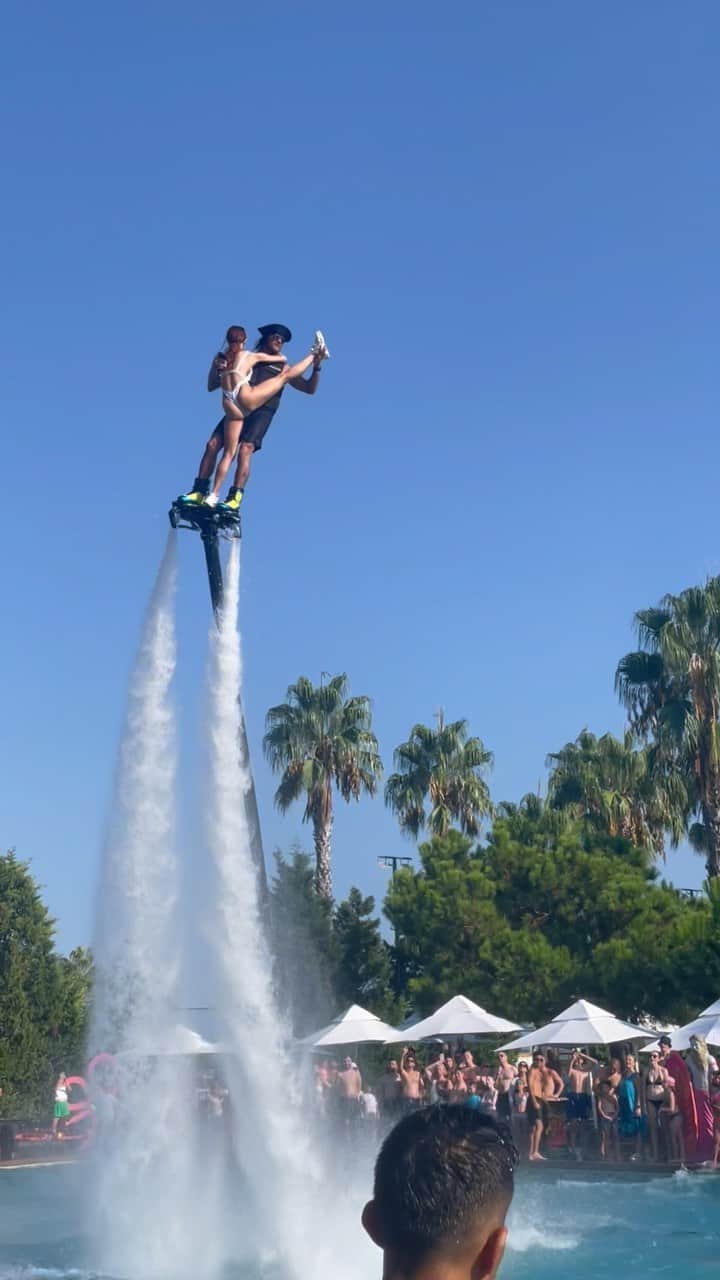 Earth Picsのインスタグラム：「🇹🇷 Flyboard champion @alikomsusu showing his top level skills」