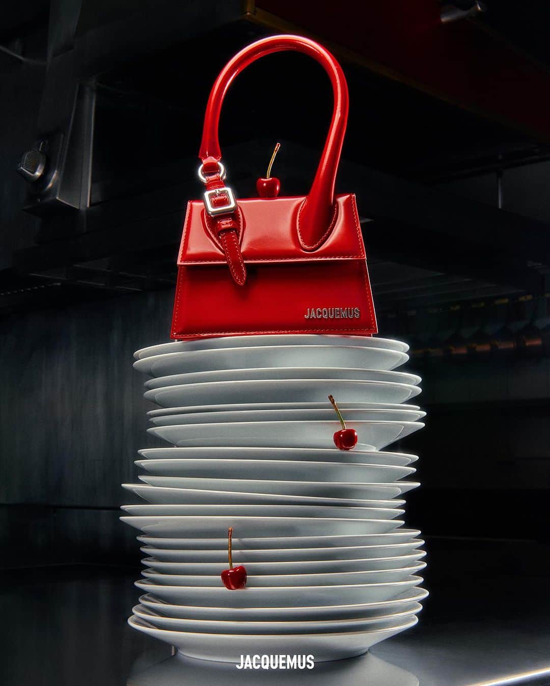 ジャックムスのインスタグラム：「“A TABLE!”  Your favorite dish is now available. jacquemus.com」