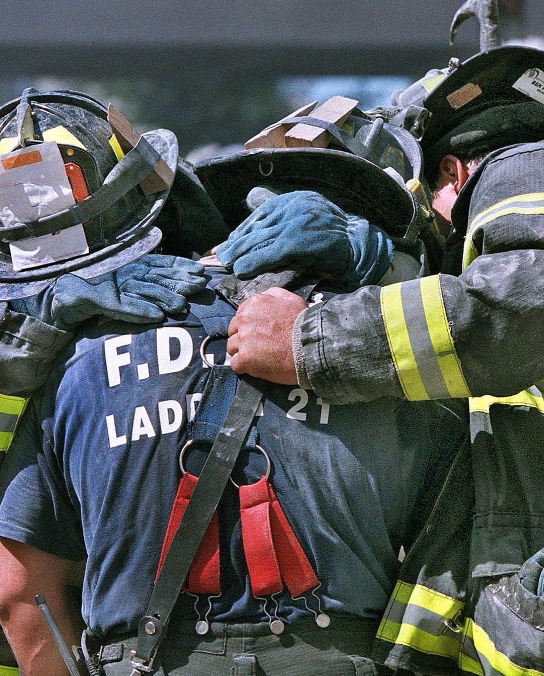 ジェイミー・チャンさんのインスタグラム写真 - (ジェイミー・チャンInstagram)「9/11. Reposting images from the @nytimes. Remembering those we lost that day and our brave heroes.」9月12日 1時18分 - jamiejchung