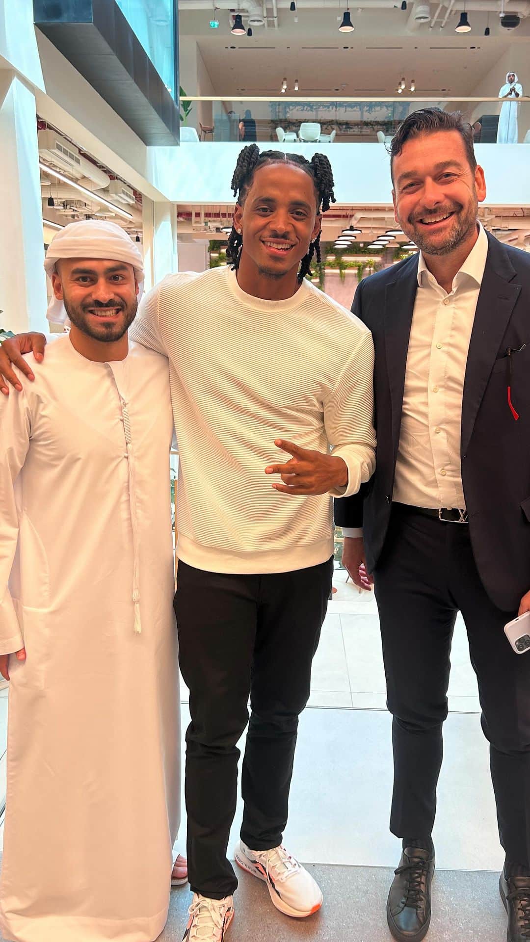 コーデル・ブローダスのインスタグラム：「🇦🇪 I met with Aldar Properties the biggest real estate company in all of Abu Dhabi it’s pretty exciting to see all the projects under development I’m considering buying property in the UAE ❤️」