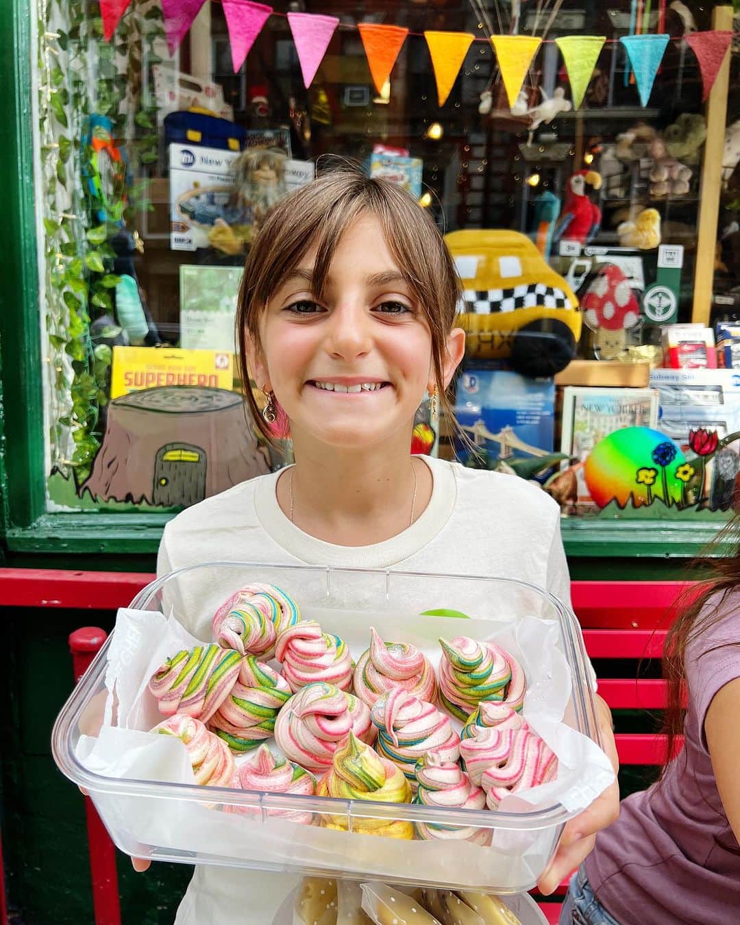 Ilana Wilesさんのインスタグラム写真 - (Ilana WilesInstagram)「Thank you to everyone who came to our bake sale at @themarchharenyc this Saturday! The kids ran the show and raised $1500 for @cookies4kids. I was so touched by everyone who baked and everyone who stopped by to purchase a cookie. One of the great things about @cookies4kids, besides the fact that they have raised $20M for pediatric cancer research, is that they supply all the materials you need for a successful bake sale (packaging, signage, balloons, etc.), giving kids an easy way get involved, support a good cause and rally their community. If you weren’t able to stop by, through the end of the day, we’re donating 10% of all online sales at the March Hare back to cookies4kids! Link to shop in bio.」9月12日 1時27分 - mommyshorts