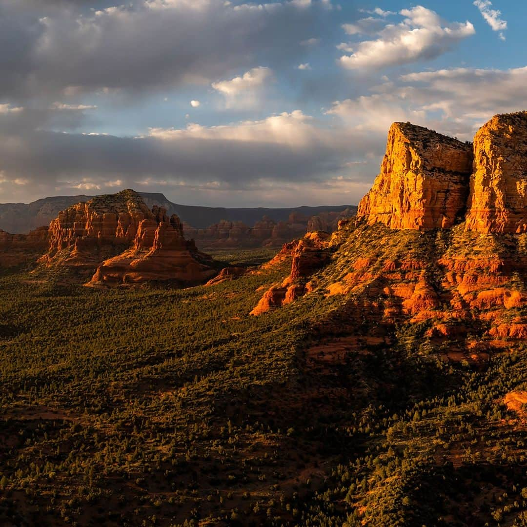 National Geographic Travelさんのインスタグラム写真 - (National Geographic TravelInstagram)「Photos by @stephen_matera | My first trip to Sedona, Arizona, will definitely not be my last. For me, the first time visiting an area is an opportunity to scout for the next trip, to figure out the lay of the land and the timing of light. I can tell that there’s so much to explore around Sedona and that it's incredibly accessible.   Follow me @stephen_matera for more images like this from Arizona and around the world.」9月12日 1時30分 - natgeotravel