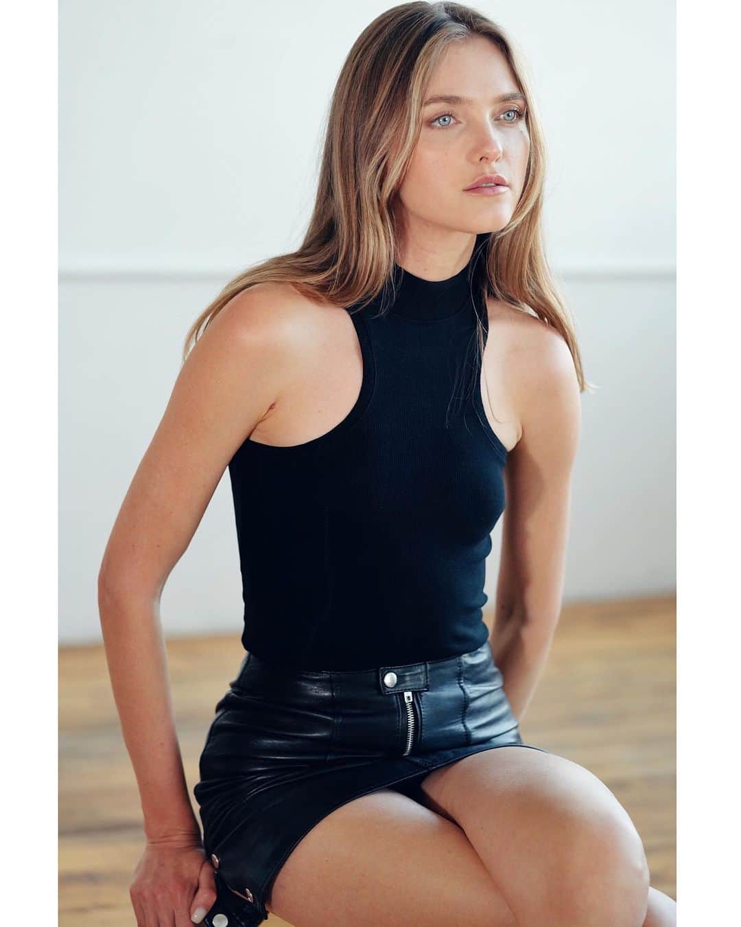 ヴラダ・ロスリャコヴァのインスタグラム：「Thinking about what to share with you next…   What do you want to see first: 1) Some backstage from recent RL show 2) A movie scene that I have done recently for my acting reel?  And these photos are done by my @nina.b.b 🫶🫶🫶」