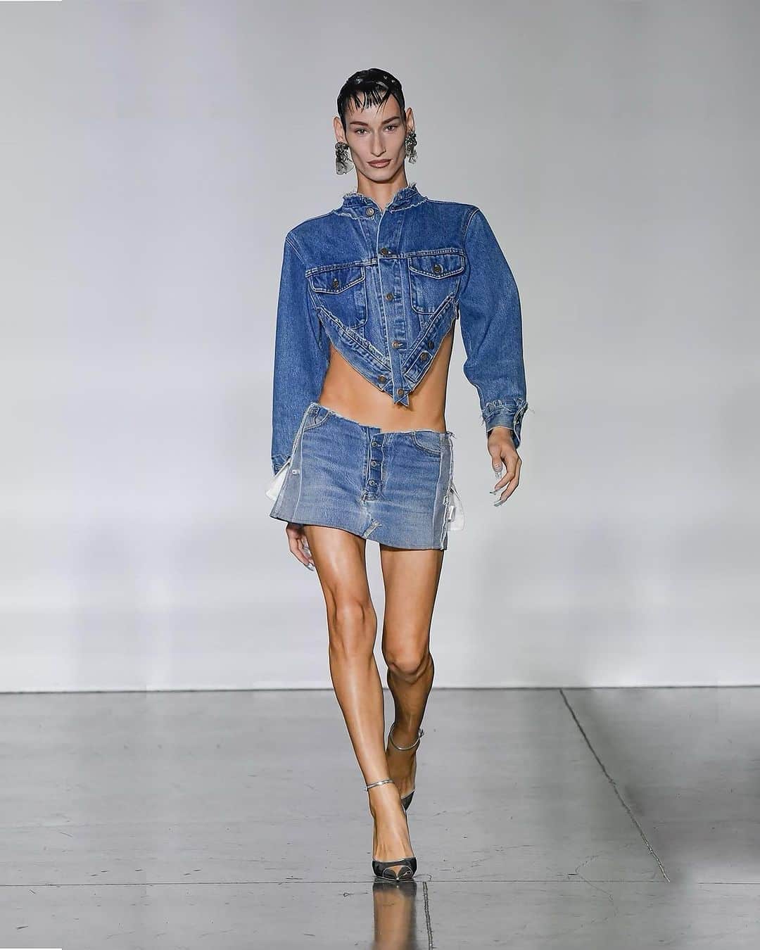 Sami Miroのインスタグラム：「SAMI MIRO VINTAGE RUNWAY SS2024 “ZERO WASTE” OUR RUNWAY DEBUT LOOKS 9-16 @samimirovintage   Creative Direction & Clothing Design @samimiro Casting @lizgoldson_casting  Styling @ronnie_hart  Hair @evaniefrausto  Makeup @raisaflowers  Nails @cocamichelle  Production @sun.ny.sideup  PR @karlaotto  Photography @bfa  Special thanks to our sponsors + partners @fwrd @revolve @ikea @nike @lancomeofficial @crownroyal @vfiles @moxyeastvillage @auntjackiescurlsandcoils @opi @ghettogastro @jimmychoo @drinkzenwtr @boxedwater」