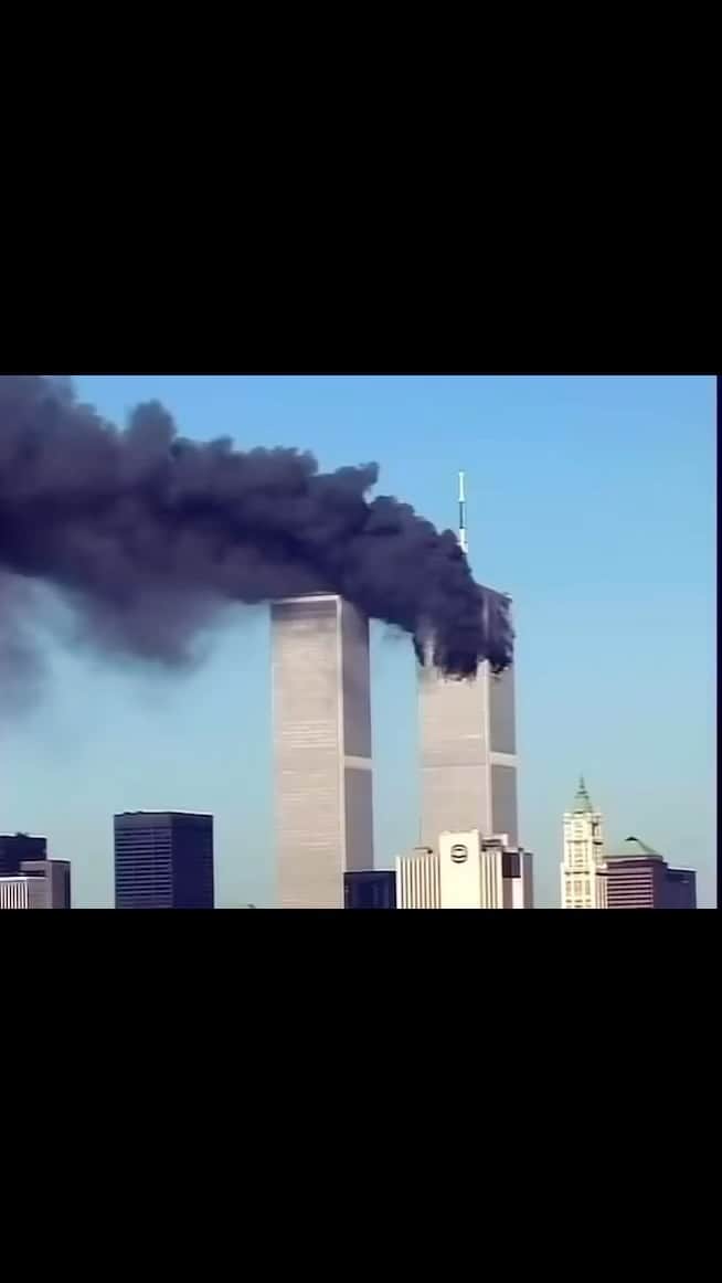 のインスタグラム：「I will #neverforget witnessing this horror. The shock and agony, anger and disbelief at the capacity for such evil was a potent mix which, sadly, too many people in the world have experienced for themselves. It certainly was my awakening to the destructive nature of angry, righteous men.  And then came proof that courage and heroism, grief and healing were a powerful antidote to our painful collective despair. While suffering continues for those who lived through personal loss and trauma, that event bonded us as a nation. I am reminded that bond is our true strength and must be protected and preserved in honor of those we lost and those who were forever changed on #911.  Repost from @newyork_inspiration • Chris Hopewell’s footage from across the East River in Brooklyn of Flight 175 crashing into the South Tower.  Early on the morning of September 11, 2001, 19 hijackers took control of four commercial airliners. The first impact was that of American Airlines Flight 11, which crashed into the North Tower of the World Trade Center at 08:46. Sixteen minutes later, at 09:03, the World Trade Center’s South Tower was hit by United Airlines Flight 175. Both 110-story skyscrapers collapsed within an hour and forty-one minutes. Never forget this day and the nearly 3,000 lives that were lost during the attacks 🌹 🎥 Chris Hopewell.  #911 #neverforget #911memorial #22years#september11 #september11th #wtc #fdny #oneworldtradecenter #twintowers #worldtradecenter #nineeleven #groundzero #twintowersmemorial #southtower #northtower #freedomtower #neverforget911 #tributeinlight #11september #september112001 #neverforgotten #newyork #newyorkcity #nyc #ny #newyorknewyork」