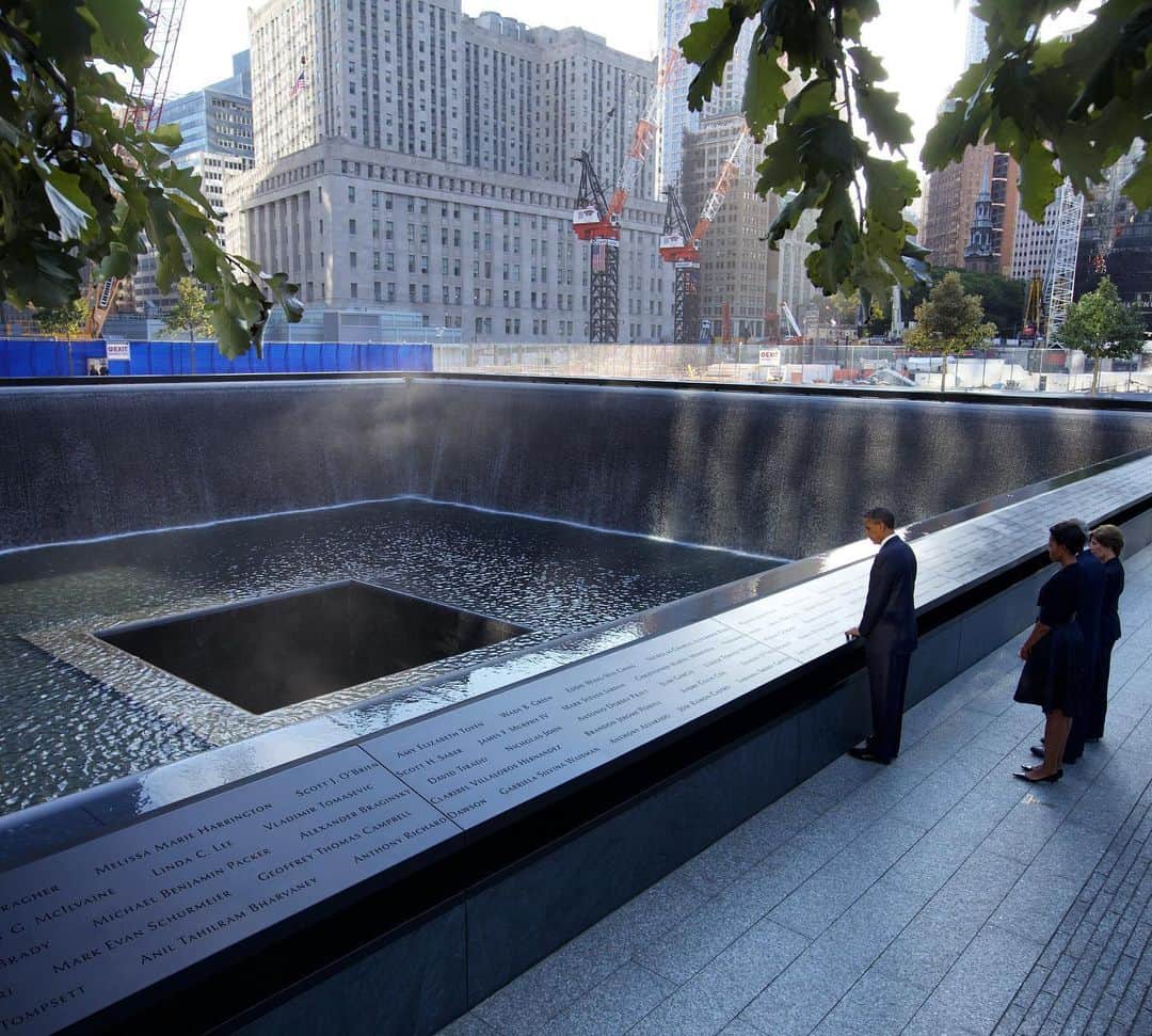 ミシェル・オバマのインスタグラム：「Today is a day of reflection and most of all, remembrance, for those we lost on September 11. May we never forget to tell their stories and honor their legacies.」