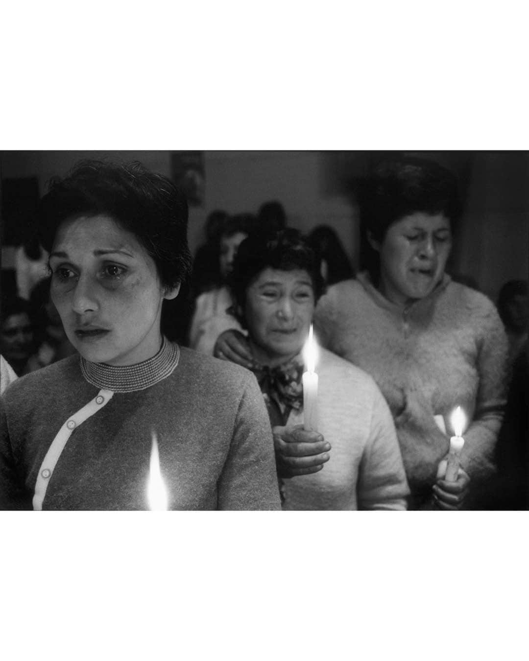 Magnum Photosさんのインスタグラム写真 - (Magnum PhotosInstagram)「This year marks the 50th anniversary of the military overthrow of the democratically-elected Popular Unity government in Chile led by President Salvador Allende on September 11, 1973, and 25 years since the arrest of his usurper General Augusto Pinochet for human rights violations on October 10, 1998.   Magnum photographers covered the growing political situation in the years before the violent overthrow as well as the devastating aftermath of Pinochet's brutal reign.   Raymond @rdepardon traveled to Chile in September 1971 to photograph the first anniversary of the accession to power of Salvador Allende, the first socialist president in South America, who redistributed land to Mapuche farmers in the south of the country.  Pinochet stayed in power for 17 years, a dictatorship that saw more than 3,000 people killed or missing. Their families campaigned for years for justice, and Patrick @pzachmann followed their efforts during several trips to Chile.  PHOTOS (left to right):   (1) President Salvador Allende. Chile. 1971. © Raymond @rdepardon / Magnum Photos   (2) Parral. Chile. 1971. © Raymond @rdepardon / Magnum Photos   (3) Military school celebrating Pinochet’s 10th anniversary of the coup d'état. Santiago. Chile. 1983. © @abbas.photos / Magnum Photos  (4) Riot police stand on leaflets protesting against Pinochet’s regime. Santiago. Chile. 1983. © @abbas.photos / Magnum Photos  (5) Pinochet and his wife Lucia being carried around a stadium in a carriage. Talca. Chile. 1988. © @susanmeiselas / Magnum Photos  (6) The "NO" campaign on TV. Chile. 1988. © @susanmeiselas / Magnum Photos   (7) A rally for the "NO” campaign to vote Pinochet out of office. Santiago. Chile. 1988. © @susanmeiselas / Magnum Photos  (8) The relatives of men arrested by the security police in the Barrio La Victoria. Chile. 1984. © Chris @steeleperkins / Magnum Photos  (9) Family members holding photos of their relatives missing during the Pinochet regime. "Where are they?” Santiago. Chile. 1998. © Patrick @pzachmann / Magnum Photos  (10) The Pinochet regime's notorious torture and interrogation chamber at the "Villa Grimaldi." Santiago. Chile. 1998. © Patrick @pzachmann / Magnum Photos」9月12日 2時01分 - magnumphotos