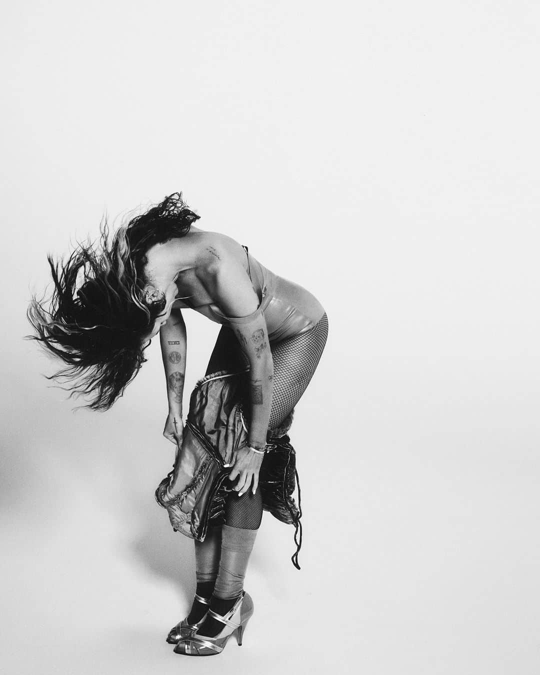 マイリー・サイラスのインスタグラム：「USED TO BE YOUNG. OUT NOW.」