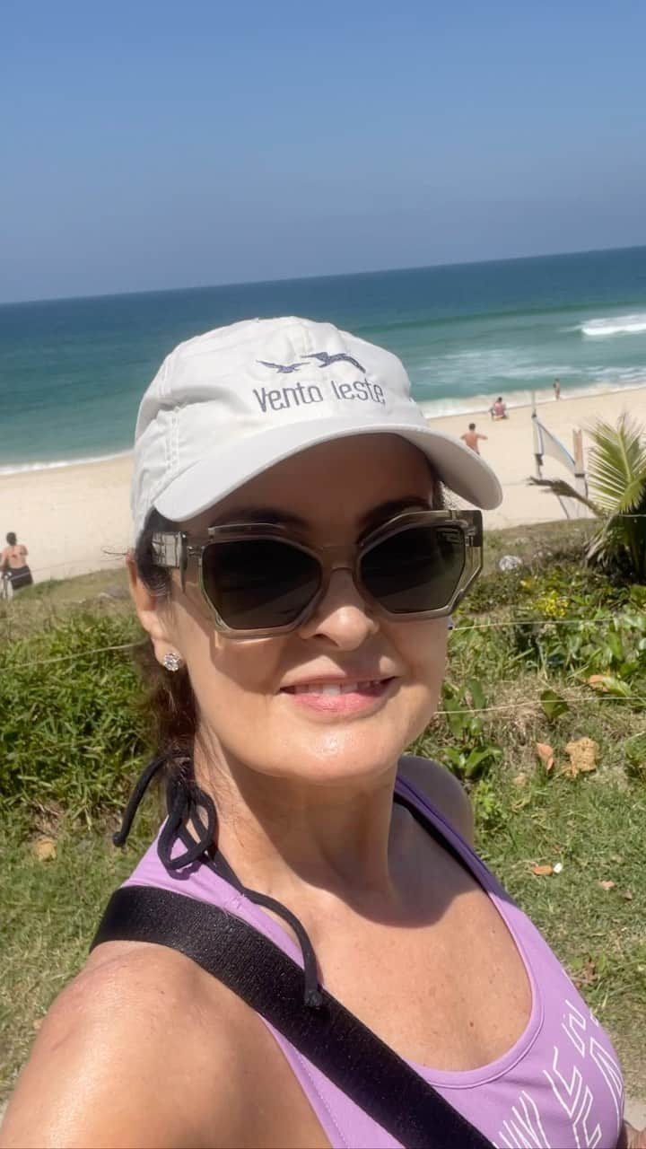 ファチマ・ベルナルデスのインスタグラム：「Que bênção começar a semana assim. 🙏🏼☀️🌊🏃🏽‍♀️」