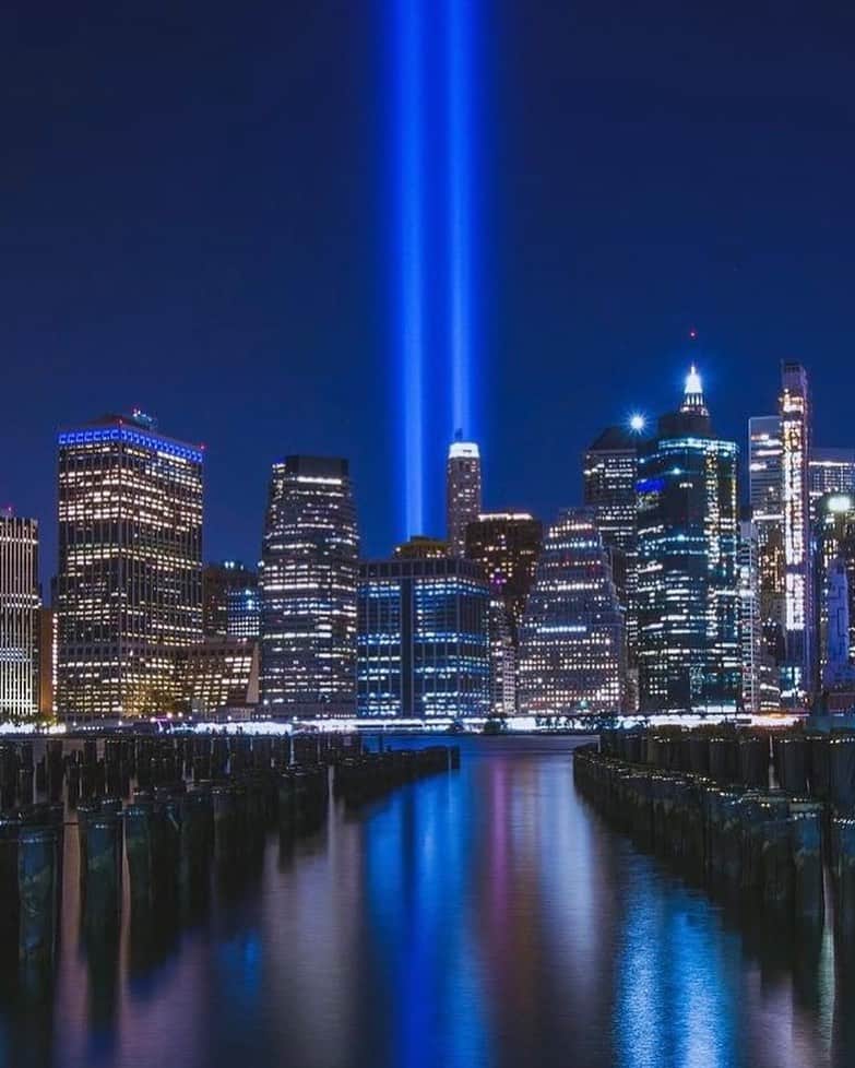 ライアン・シークレストのインスタグラム：「Always in our thoughts and in our hearts. Today we reflect and honor the victims, their families, and the city’s first responders from that fateful day #NeverForget   (📸: @718mango)」