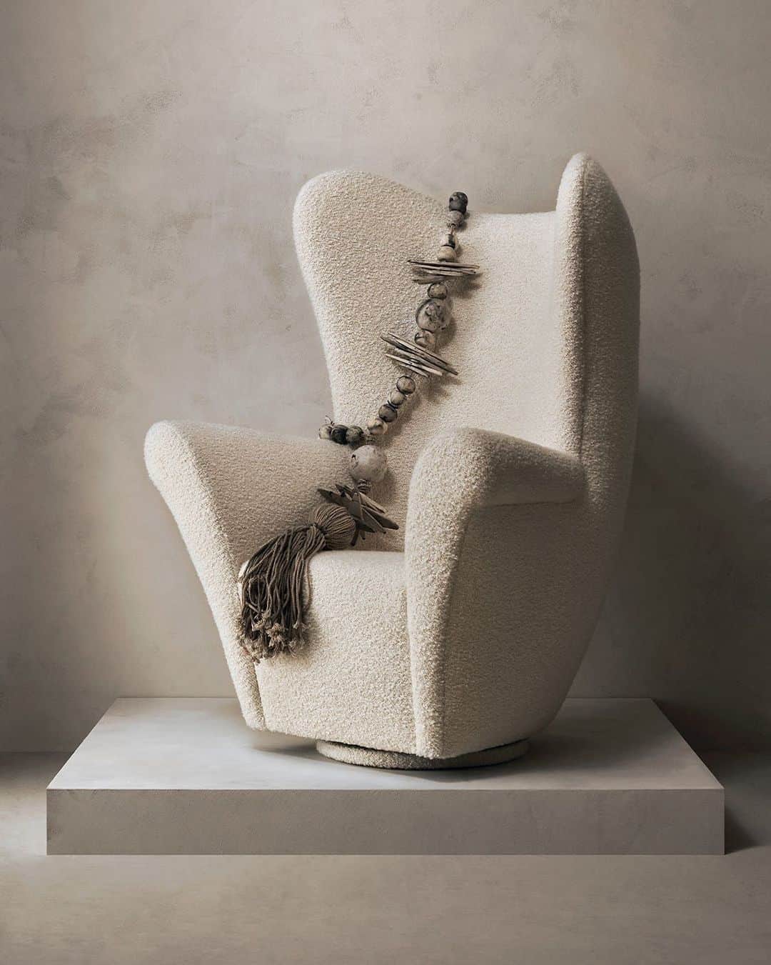 Banana Republic のインスタグラム：「Embrace sculptural silhouettes in your home with our new accent chairs, offered in a variety of luxurious fabrications and styles. Link in bio to shop #BRHome.」