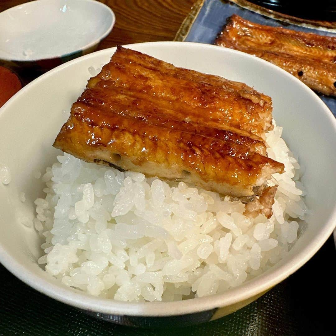 休日課長のインスタグラム：「久しぶりの、幸せ。ごちそうさまでした！！  #うなぎ秋本 #東京 #麹町 #うなぎ #共水うなぎ #ランチミーティング #という名の #ランチ」