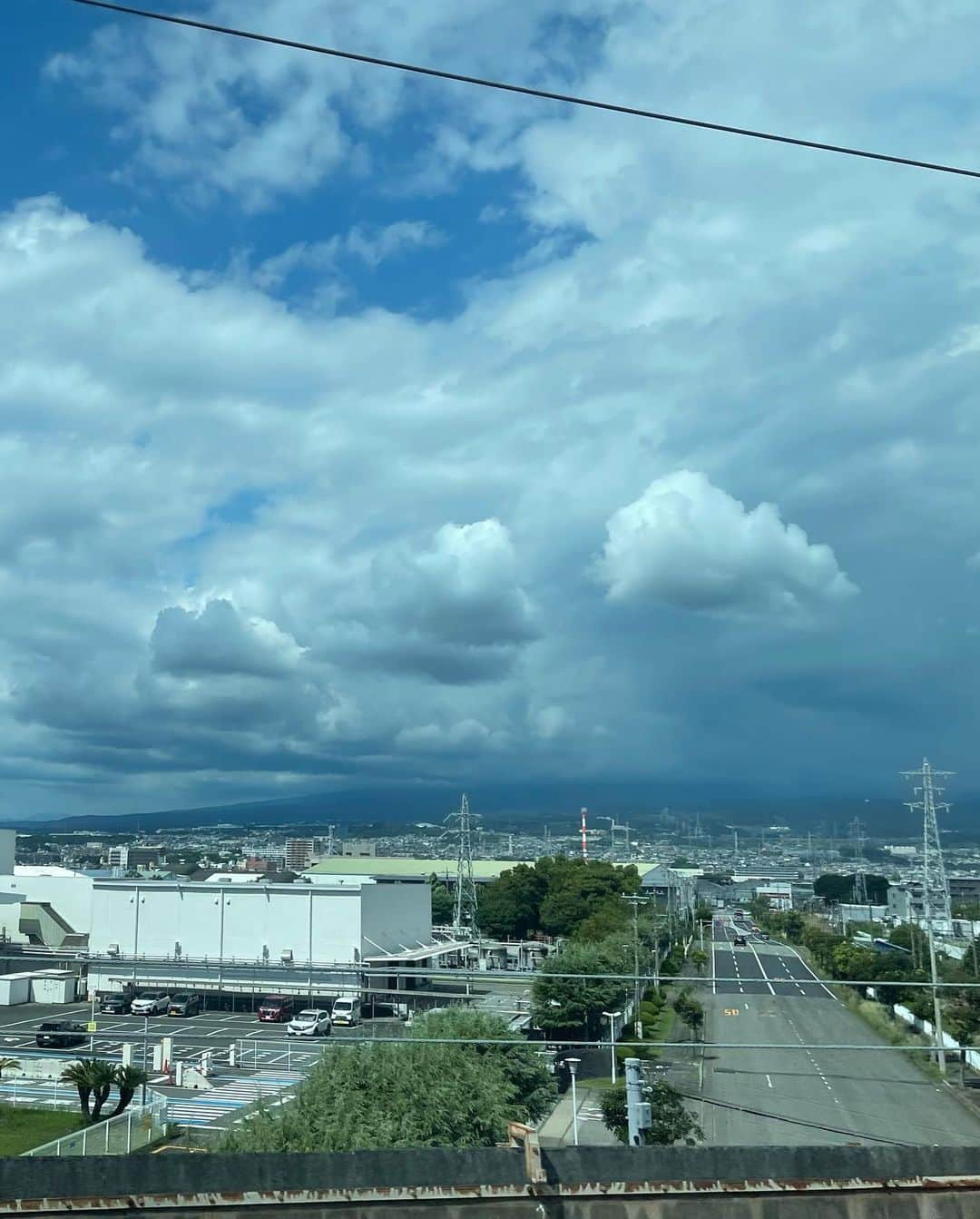樹里咲穂さんのインスタグラム写真 - (樹里咲穂Instagram)「Go To NAGOYA🚅✨ のんびり向かってまーす♪ 今日は富士山とはお目にかかれず🗻 ちぇです🙁」9月12日 13時04分 - juripyon1028