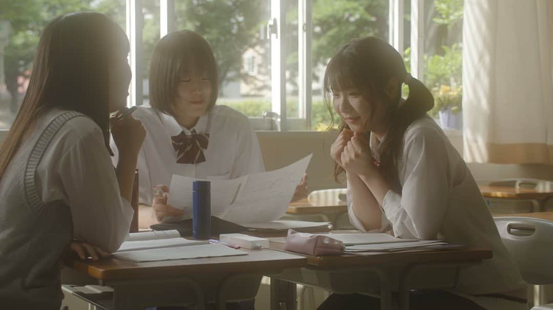 初恋、ざらりのインスタグラム：「#初恋ざらり 🌸🤍  第11話✩.*˚  友だちと勉強したり、 スーツを着て就職活動をしたり…  有紗(#小野花梨)がなりたかった “みんなと同じ”  でも現実は…  9月15日(金) 深夜24時12分放送️🫧  TVerで第10話無料見逃し配信中🪼」